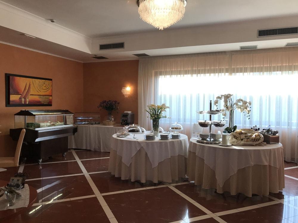 Gullo Hotel