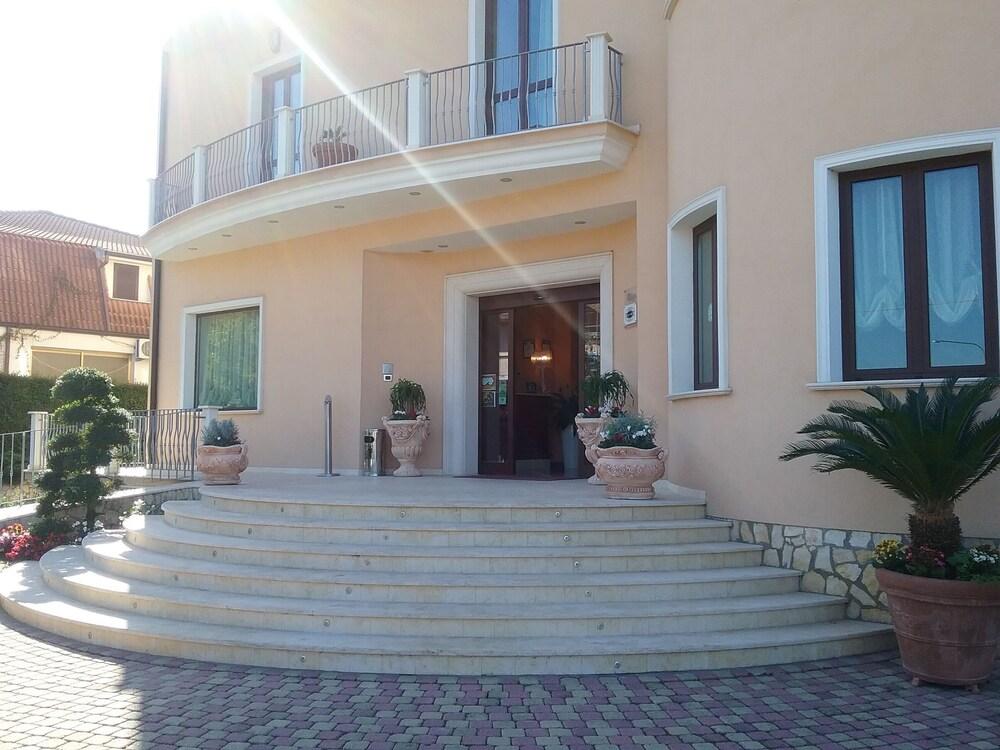 Gullo Hotel 4*